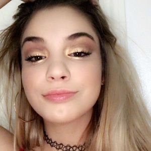 Meet your Posher, Lia